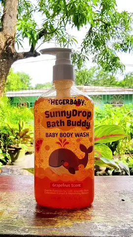 HEGERBABY SUNNY DROP BATH BUDDY BABY BODY WASH ✔️grapefruit scent ✔️gentle formula ✔️calendula extract ✔️dissolving beads ✔️tear free formula Make your baby's bath time fun and happy with HEGERBABY SUNNY DROP BATH BUDDY BABY BODY WASH 🥰💕 #hegerbaby #hegerbabysunnydropbathbody #babybodywash #babyproducts #babyessentials 