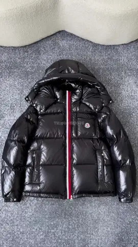 Which is your first choice in winter?#MONCLER #pufferjacket #winterfashion #wintervibes #fyp 