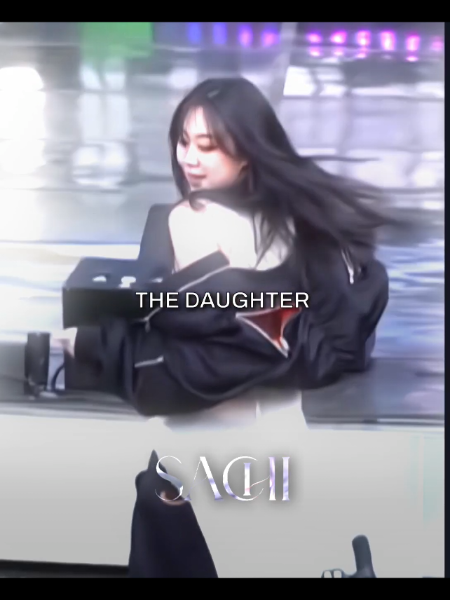 Youngji is so gorgeous, just like her mother. Her mom and Youngji are both very tall and also have beautiful hands. @이영지 #youngji #leeyoungji #이영지 #edit #fyp 
