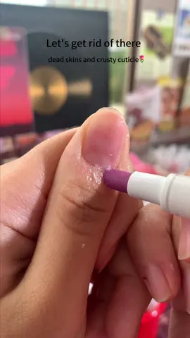 This cuticle oil pusher pen is my morning nail hack! ✨ One click = instant hydration + neat edges—swipes away dry flakes before I do my makeup, no sticky drips on my brush, nails look put-together fast!#sassytip #cuticle #cuticleoil