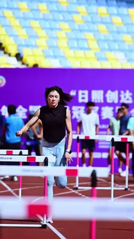 Ngày 25 tháng 9, Wu Yanni và các chuyên gia điền kinh khác đã tiến hành huấn luyện trước trận đấu và điều chỉnh địa điểm tại Trung tâm thể thao Rizhao Kuishan.#wuyanni #chaybo 