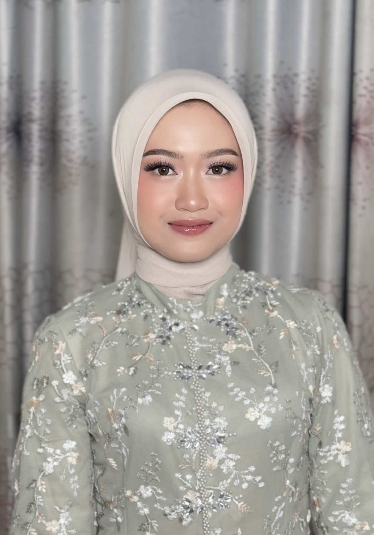 Graduation makeup for kak Cinta💗 #makeup #graduation #muajakarta #makeupartist #wisuda 