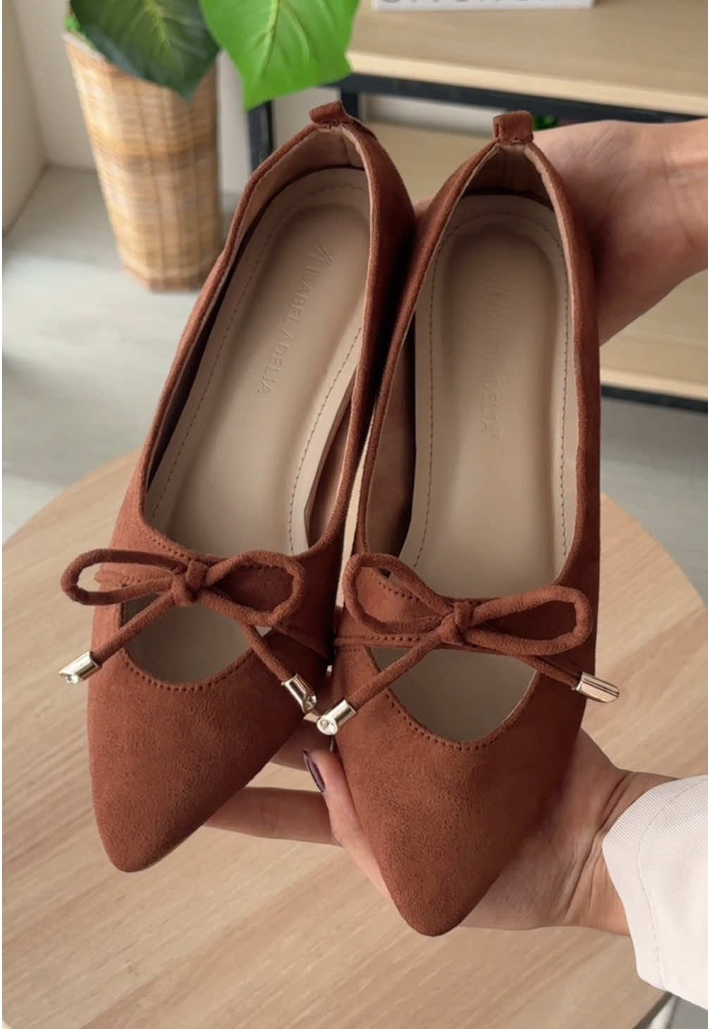 Unboxing YOVELA Heels😍 Heels ponted-toe dengan detail pita manis di bagian atas bikin looks kamu tambah cantik & elegan✨ #isabeladelia #heels #heelswanita #heelscantik #fitsanyoccasion 