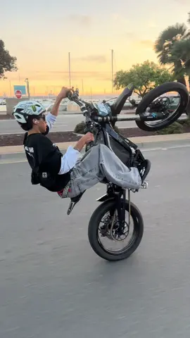 got up on my own. #surron #in496wetrust #hectorbuendia #ebike #sunset 