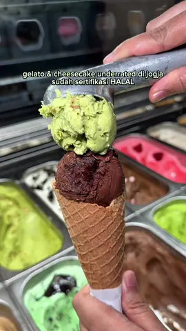 gelato yg pisthacio & cheescake nya josjis makblerrr 👅9/10 NGLARAS COFFEE & GELATO Buka : 09.00-00.00 Alamat : jl gerilya,brontokusman mergangsan kota yogyakarta