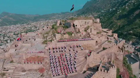 🇾🇪 في يوم 26 سبتمبر يتجدد العهد للوطن، وتصدح حناجر طلاب وطالبات تعز في قلعة القاهرة بالنشيد الوطني، معلنين الحب والوفاء لليمن الغالي ❤️. #26سبتمبر #ثورة_26_سبتمبر #النشيد_الوطني_اليمني #اليمن #رددي_أيتها_الدنيا_نشيدي