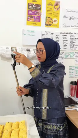 Join Live Risolegend jumat 26 september jam 2 siang! Tak diskonin khusus buat 25 orang pertama, jangan sampai kelewataaaaaannn 😍 PO Risol WA ke 0811-3800-7341 #risolegend #risolegendbymbakdy 