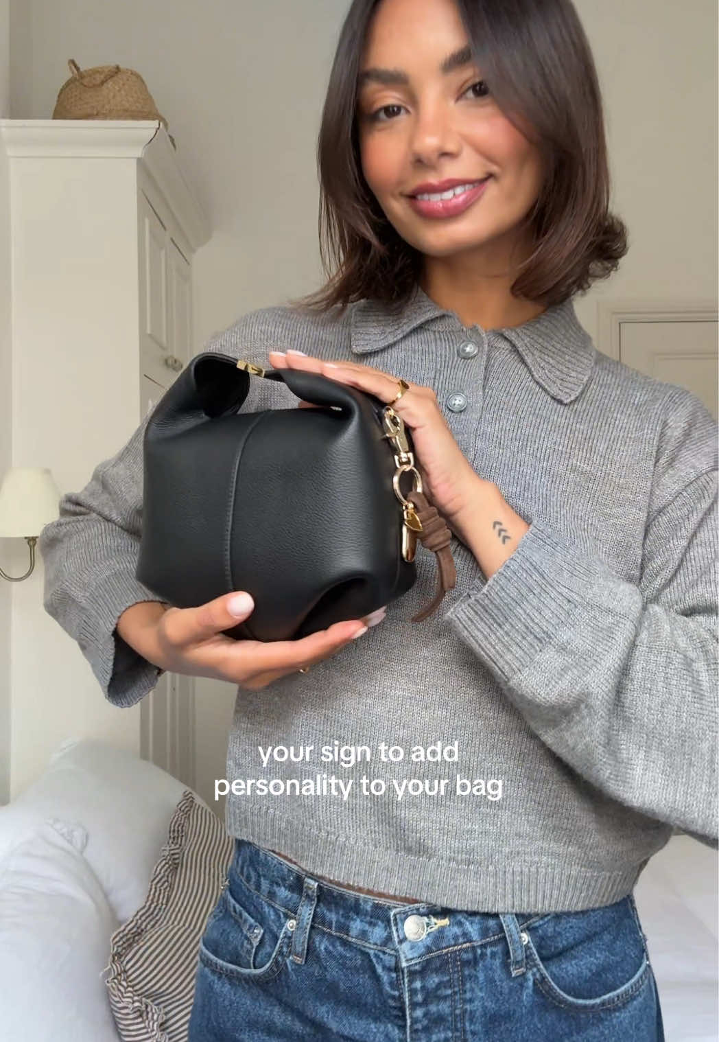 Introducing your next MV Circle exclusive gift: The Aria Pebble Bag Charm. Crafted in soft Italian suede, yours with orders £120+ while supplies last! 🔑 #giftwithpurchase #monicavinader #mvcircle 