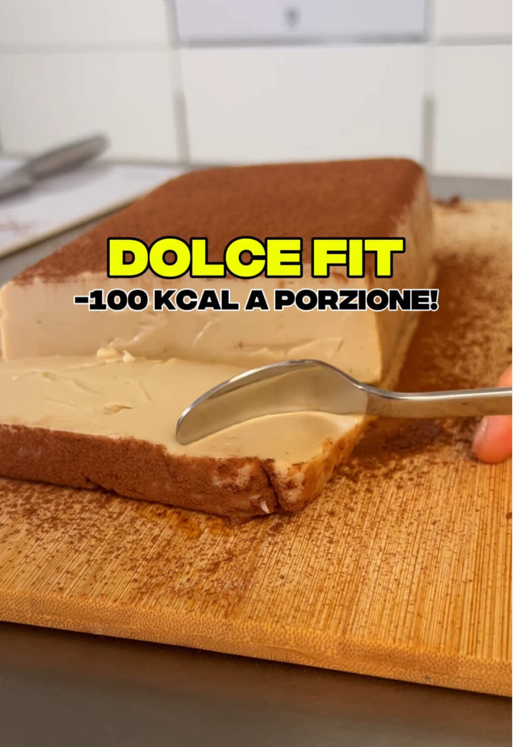 ✨ Dolce Fit – solo 100 kcal a porzione! ✨ Leggero, cremoso e super proteico: latte, Tonic Vaniglia, sciroppo d’agave, caffè e maizena… pochi ingredienti per un dolce fresco e goloso senza sensi di colpa! 😍 👉 Macro per fetta (8 porzioni): 100 kcal – 6 g proteine – 18 g carbo – 0 g grassi 💪 Perfetto post-workout o come dolcetto light. ❤️ Metti like e seguimi per altre ricette fit! #ricettafit #ricettalight #ricettafacile 
