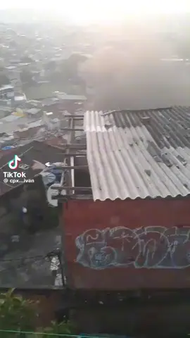A favela do Rio Grande do Sul kkkk Capital de Manaus nunca teve tanta favela desse jeito nunca existiu   umas pessoas que vieram de fora de outro cidade vieram morar em Manaus e vieram construir uma casa de madeira mais Manaus ter uma geração e um projeto tirar as pessoas de casa de madeiras e na área vermelha dá de presente casas pra não existir favela Agora outras cidades de favela até hoje nunca mudoukkkkkk 