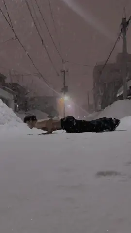 Siap menantikan musim dingin dengan tetap workout #mylifestyle #olahragatiaphari #workoutmotivation #pushups #kenshuseijapan🇮🇩🇯🇵🎌 