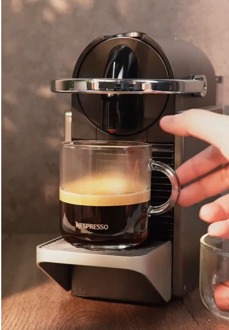 Pixie เครื่องชงกาแฟกะทัดรัด แข็งแรง พร้อมเป็นเพื่อนสนิทของคุณในทุกเช้า 💙 #nespressoth 