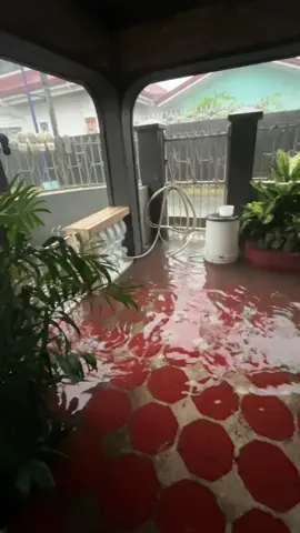 this is what we always experienced when it’s raining heavily here in dasmariñas. we complained our situation at the brgy. but they kept ignoring our wails. this is honestly frustrating—we spent a lot of money and efforts para lang hindi kami pasukan ng baha sa loob ng bahay namin kahit na it should be the kapitan’s duty. our only hope is to pray for this situation not to happen again.  #flooded #fyp