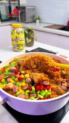 The Kids Favourite Meal💛💙 ✅INGREDIENTS Basmati Turkey fillet Chicken sausage Tomato paste Fresh tomatoes Habanero Onion Garlic & Ginger paste Bay leaves Black pepper White pepper Onga chicken tablet Onga chicken powder 💙My lunch box/bottle from home of disposables  Call them on 024 720 4288/020 432 4000@Onga Ghana @Homeof_disposables 
