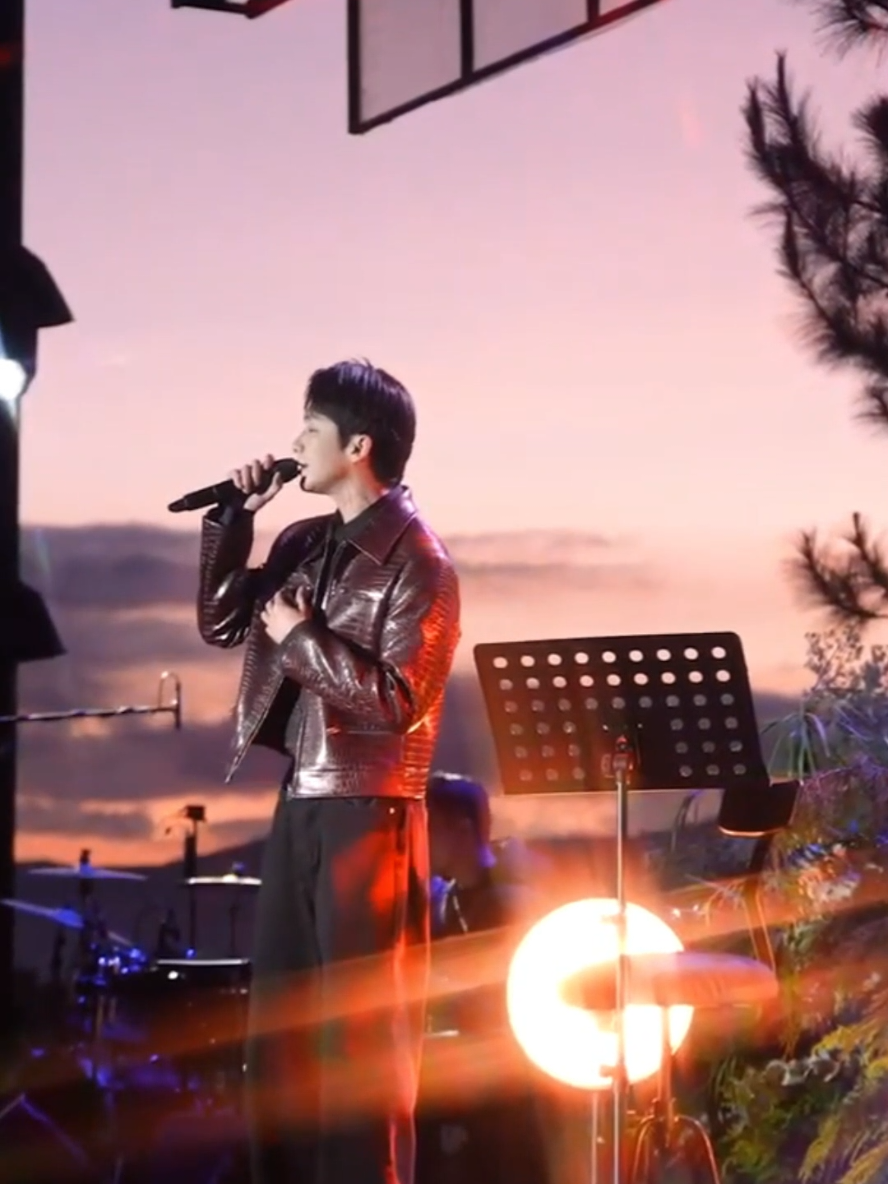 Thành Phố Phía Đông - Vương Bình live at Lululola ❤️ #VuongBinh #Lululola #DaLat #Live 