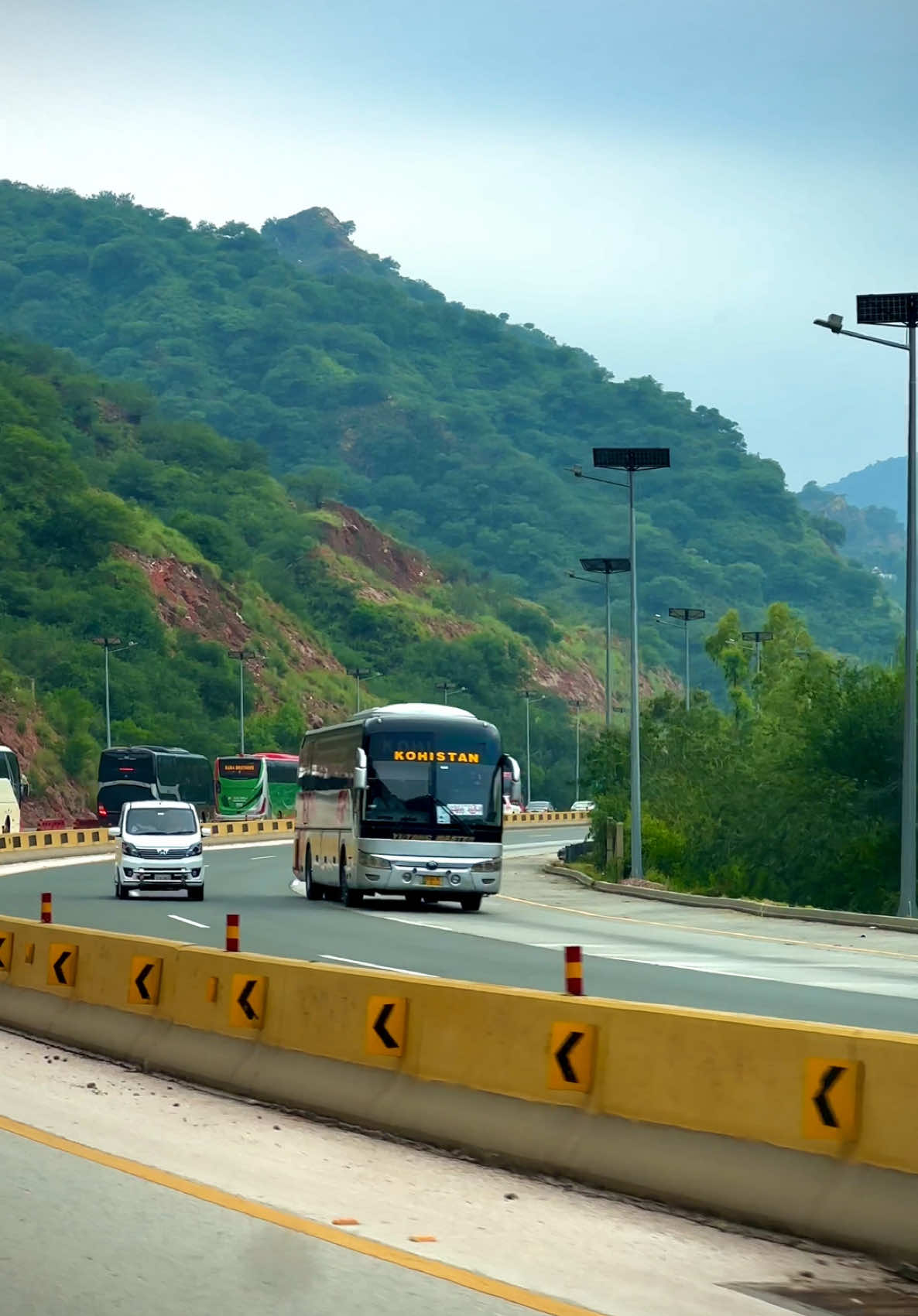“Kalarkahar M2 🌿 where the journey becomes more beautiful than the destination ✨” #KalarKahar #M2Motorway #TravelPakistan #MountainViews #naturelovers 