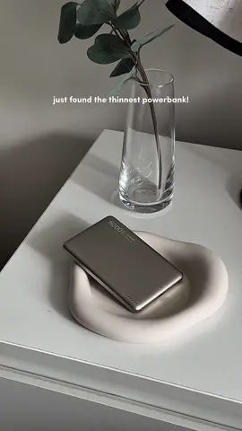 thinner than my phone 🙂‍↕️  #powerbank #magsafepowerbank #wirelesspowerbank #uneedpowerbank #fyp 