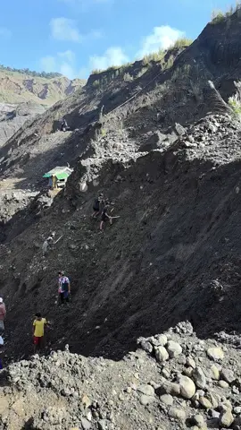 #ဘယ်မှော်ထင်ကြလဲသိတဲ့သူများမန့်ခဲ့ကြ ပါ#ဖားကန့်ကျောက်စိမ်းမြေ ✌️✌️