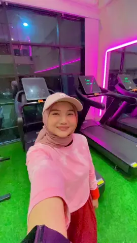 Girls, this is our vibe! 💖 Gym khusus cewek dengan alat lengkap, coach ramah, dan kelas super fun 🔥 Yuk join di Hervibe Fitness Surabaya 🫶 @hervibe.fitness  #HervibeFitness #GymCewekSurabaya 