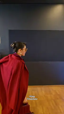 The queen is coming.🌻💛 #Faye #Fayeperaya #fayemalisorn #MaxMara #maxmarawhitneybag #fayeinmilanfashionweek #faye_malisorn #faye_peraya 