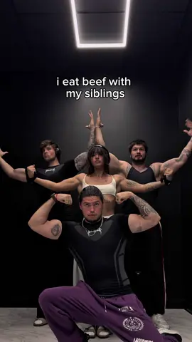 we still beef sometimes but only bc they eat my food all the time 🙄 @shmolliii @krypdonn @paulywoggggg @cosmy #gym #GymTok #gymmotivation #gymistherapy #gymgirl 