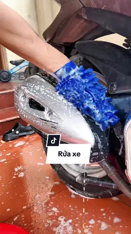 Chiếc găng tay san hô rửa xe tại nhà tiên lợi. #gangtaysanho #gangtayruaxe 