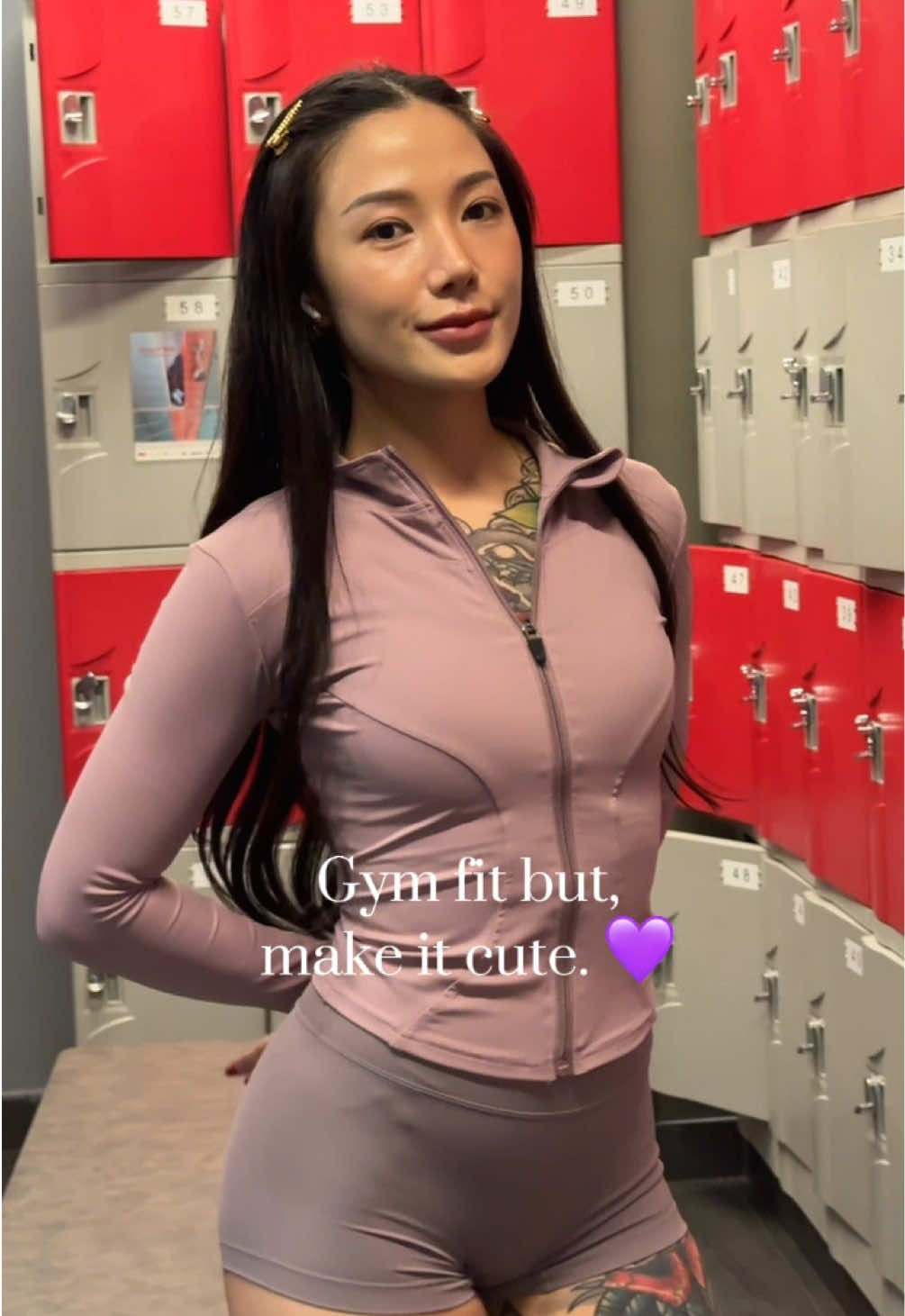 Not just a gym jacket — it's a second skin. Slim-fit, breathable, Moves with me, very gym-approved. 😮‍💨🫶🏻 #workoutjacket #exercise #OOTD #gym #gymoutfit 