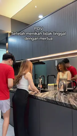 Ternyata setelah menikah tidak tinggal dengan mertua seseru itu ya, bisa ngebucin di manapun🥹🫶