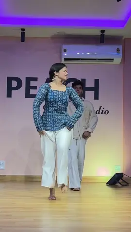 Dance to the soulful vibes of 'Tere maathe ke kumkum ko'. A beautiful expression of love and devotion, perfect for your TikTok dance moments! #AajSeTeri