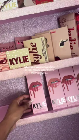 @Kylie Cosmetics @Kylie Jenner @Kylie Skin #kyliejenner #kyliecosmetics #kyliecosmeticslipkit #makeupcollection #foryoupage 