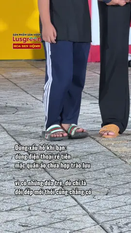 Có những đứa trẻ dù chỉ là đôi dép mới thôi cũng không có #hoasenhome #hoasengroup #maiamgiadinhviet #hsh #vhsh 