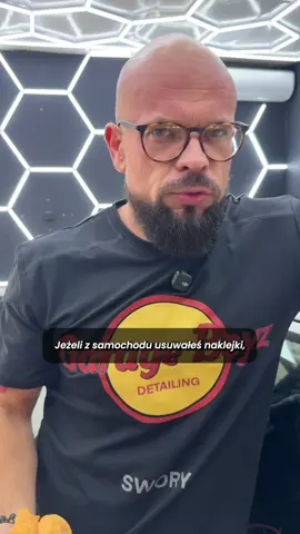 Odpowiadanie użytkownikowi @ra go725 Usuwanie resztek kleju staropolską metodą ❤️ wrześniowy kod rabatowy do największego w Polsce sklepu detailingowego @mrcleaner.pl to „pedros09” #car #cardetailing #tutorial #detailing #comedy #