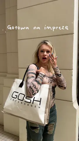 Nowość od @Gosh Polska – cienie w sztyfcie Forever Mineral! Testowałam jako jedna z pierwszych w Polsce i powiem tak: intensywność koloru = WOW. 💙 Mój ulubiony? Ten elektryzujący niebieski! Ale GOSH ma całą paletę odcieni, które blendują się jak marzenie i są super trwałe. Na moim IS znajdziecie link do sklepów online, gdzie możecie je zakupić i sprawdzić inne kolorki! #reklama 