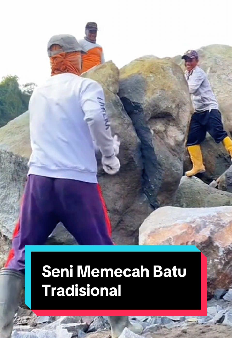 Seni Memecah Batu Tradisional #seni  #pemecahbatu  #batu  #tradisional  #kearifanlokal 