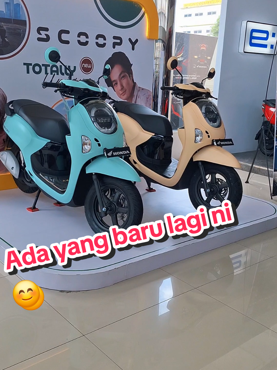 Baru lagi😍❗️❗️. Scoopy memang cakep dan kece ya masbro di buat warna apa jugai😊. gimana kira-kira masbro? sorrr ya? sorrrr kali lah😍 . #Honda #Matic #rodadua #HondaMatic #Scoopy #HondaScoopy #new #Baru #biru #fyp #viral #Medan