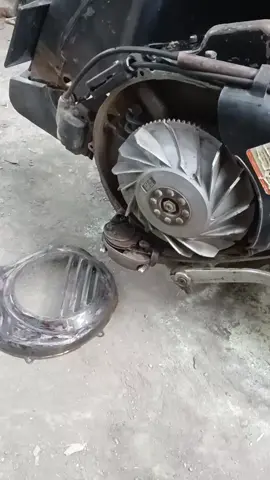 mesin vespa Excel tinggal naik bodi. lokasi Brebes Jawa Tengah Indonesia. 085728416426 #cmmbgarage #cumamasmasbiasa #pedagangsperpartvespa #vespaindonesia #vespaklasik 