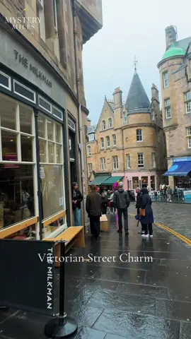 “Rainy Edinburgh 🌧️ Victorian Charm on Cockburn St”#EdinburghInTheRain #CockburnStreet #VictorianCharm #RainyDayVibes #HiddenGemsEdinburgh