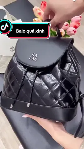 ✨ BALO NẮP GẬP Ô TRÁM NOVA SZ 25 ✨ Chiếc balo vừa xinh vừa sang, mix được mọi outfit 👜 	•	Form nhỏ gọn nhưng đựng siêu nhiều 	•	Da PU cao cấp, chống xước tốt 	•	Màu hot trend: Đen – Kem cực dễ phối 👉 Nàng nào mê style trẻ trung, sang xịn thì không nên bỏ lỡ 💖                       #hapas #tuihapas #xuhuong #tuixach #virall 