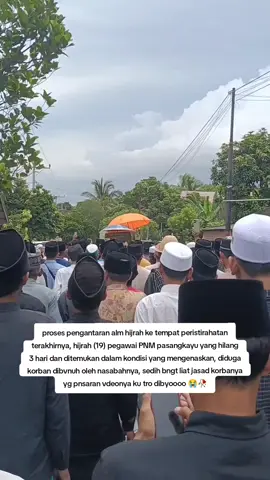 proses pengantaran almarhum hijrah ke tempat peristirahatan terakhir, pegawai PNM pasangkayu yang hilang 3 hari dan ditemukan dalam kondisi mengenaskan #viral #beritaterkini #karyawanpnm #kasuskriminal #pasangkayu 