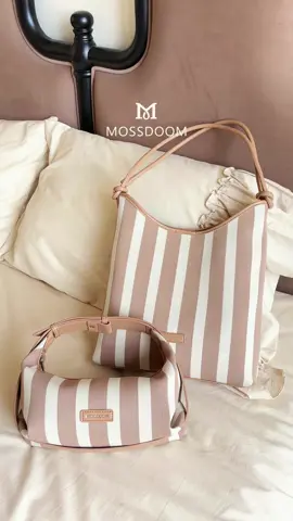 Double the charm, double the style 💫 The sleek elegance of Orianna meets the chic versatility of Stria. Two bags, two moods — but always the perfect match for your day 🤍👜 #MossdoomIndonesia #TimelessElegance #PromoGuncang1010 #WIBGajian #gajiansale 