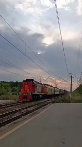 АРХИВ С АВГУСТА ТЭМ18ДМ-510 катится по О.П. Соц-Город 