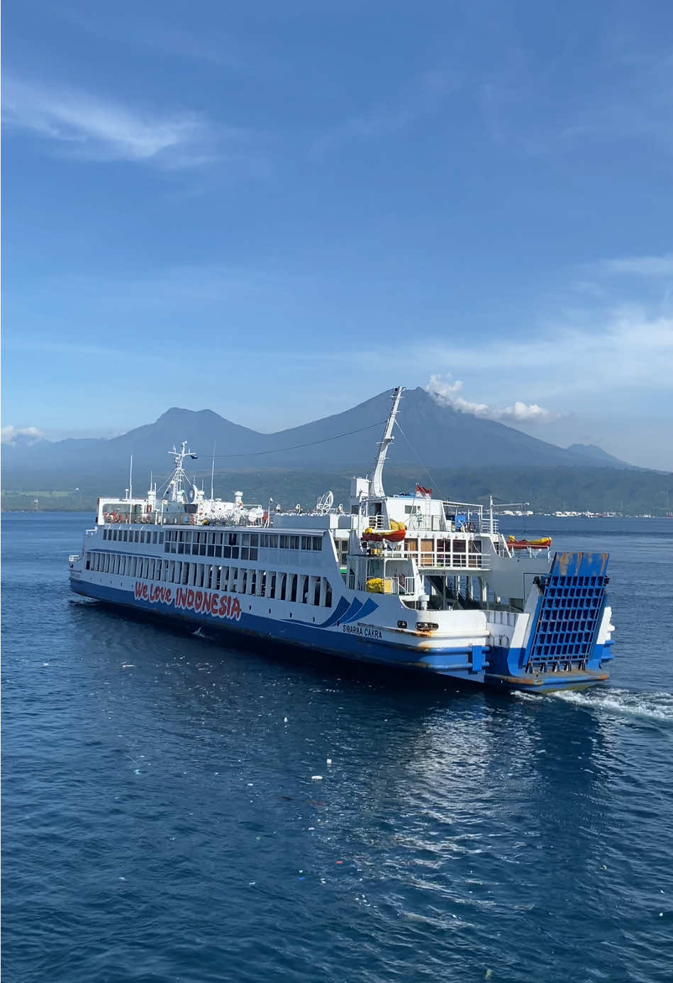 Seng biso asat aseh setio batin isun. 🚢:KMP.SWARNA CAKRA • • • #selatbali #asdpindonesiaferry #fyppppppppppppppppppppppp #jawatimur #bali 
