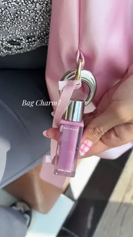 Bukan sekadar lip tint biasa @entropy.global @popsiikle Entropy Charm Tint Glossy Gel hadir dengan formula ringan, warna cantik & charm yg bisa dibawa kemana2💜 #popsiikle #entropy #lipgloss #liptint 