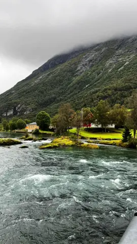 في حياتي ما شفت مثل نقاوة أنهار النرويج وبحيراتها❤️ | التصوير بداية شهر سبتمبر  ——- #explore #norway #stryn  #النرويج #سترين 