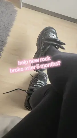 does that happen often ? for almost 300€ shoes that's disapointing :( I will buy a new metalic thingy anyways but sad #fyp #alt #newrock #newrockshoes #platformshoes 