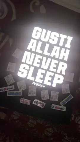 Banyak Yang Reques Versi Nyala🤩🔥 T-Shirt GUSTI ALLAH NEVER SLEEP Original ORIKAWE DVSN, Kini Telah Rilis Terbaru Versi Nyala Boskuh😋 Free Sticker Juga Setiap Pembelian, Free Ongkir, Buruan Langsung Order Klik Keranjang Kuningnya #promomakangajian #pakeorikawe #gustiallahneversleep #kaosviral #kaoskatakata 