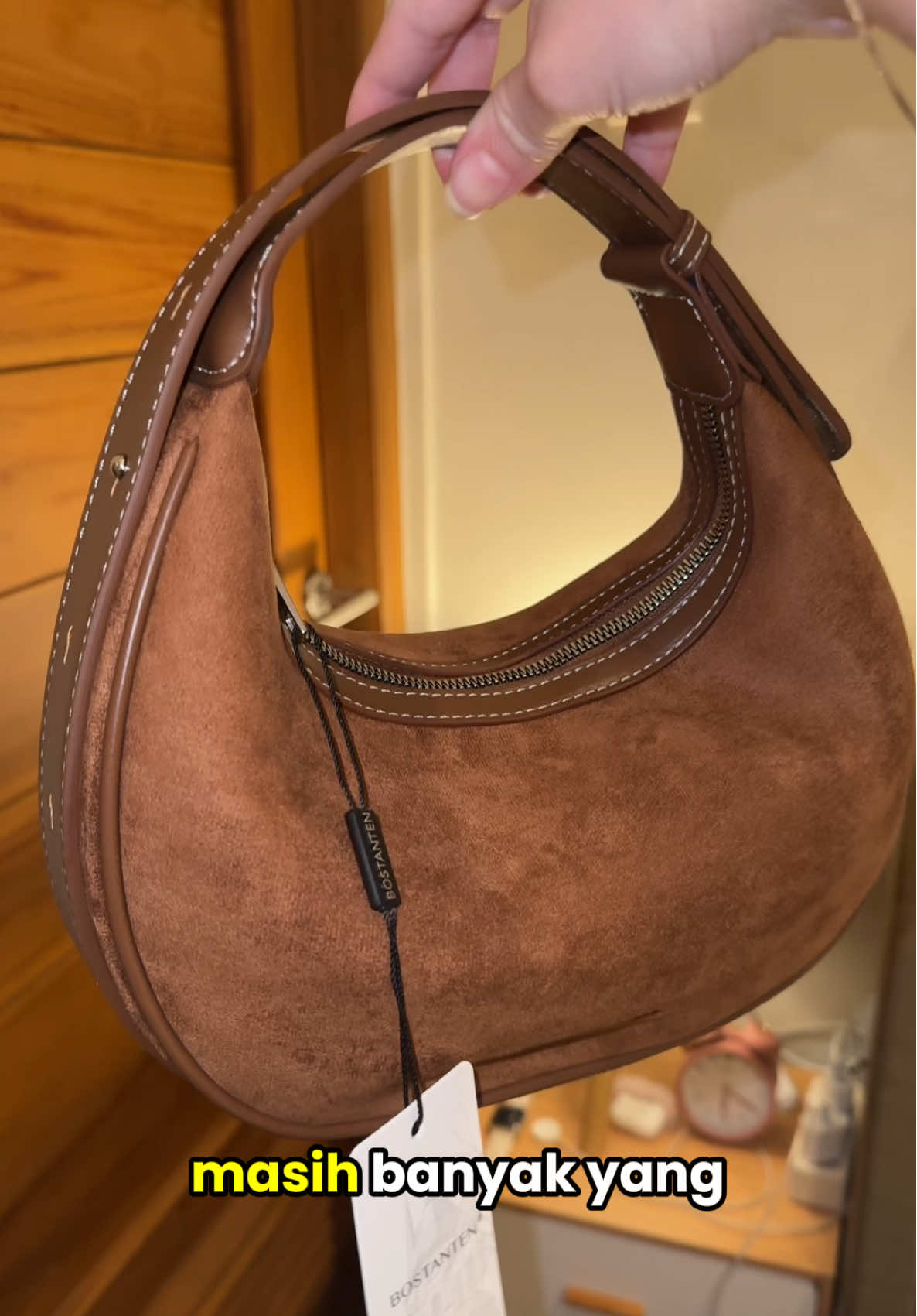 👆🏻KERANJANG KUNING👆🏻 BOSTANTEN SUEDE MOON BAG 3 IN 1 BAG HAND BAG SLING BAG SHOULDER BAG 😍 #suedemoonbag #bostantenhandbag #tasmodelbaru #slingbagbostanten #bostantenshoulderbag 