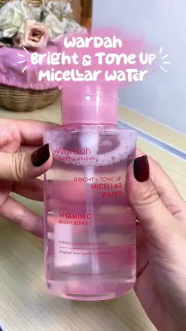 Membersihkan tanpa rasa perih, pake wardah bright & tone up Micellar water aja beb. Udah bersih tambah cerah pula, yuk cobain!! #wardahbrighttoneupmicellarwater #micellarwaterwardah #wardahmicellarwater #bersihtanpaperih 
