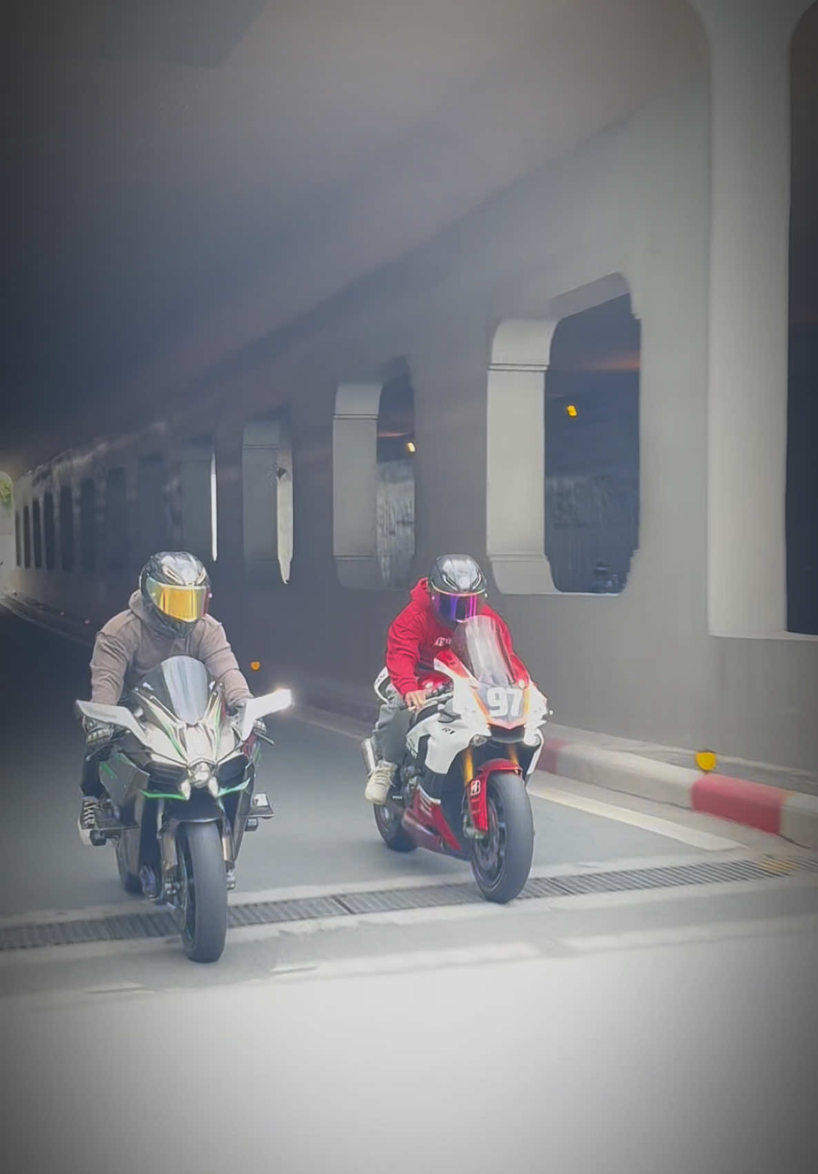 Tình cờ gặp được idol chạy R1 ở cầu ba son ai biết info a này cho mình xin nha  #H2 #yamaha #R1 #xh #CapCut