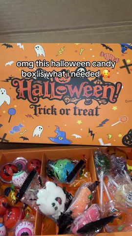 soo cuteee #halloween #candy #halloweencandy #candybox #trickortreat 